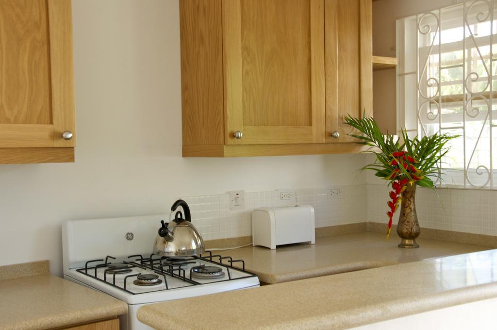 Adulo Apartments Бриджтаун Экстерьер фото