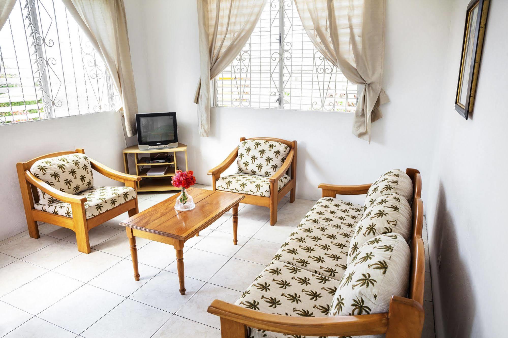 Adulo Apartments Бриджтаун Экстерьер фото