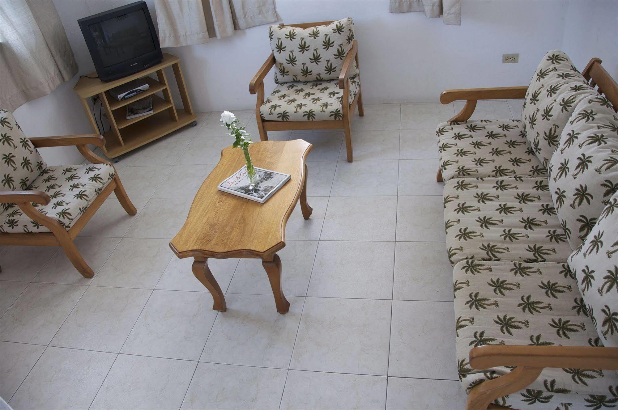 Adulo Apartments Бриджтаун Экстерьер фото
