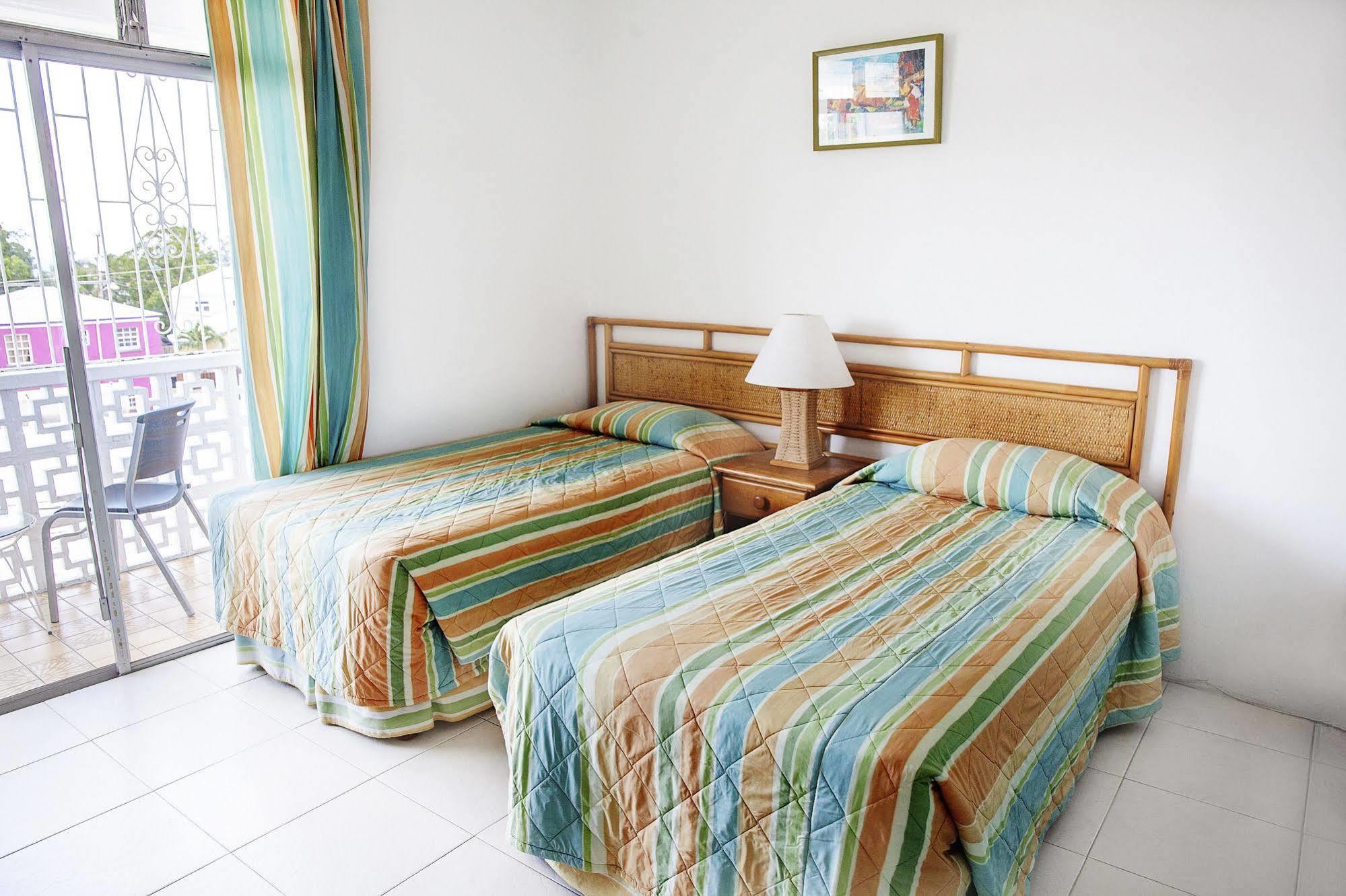 Adulo Apartments Бриджтаун Экстерьер фото